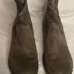 Arizona Jean Company Women's Brown Suede Ankle Boots